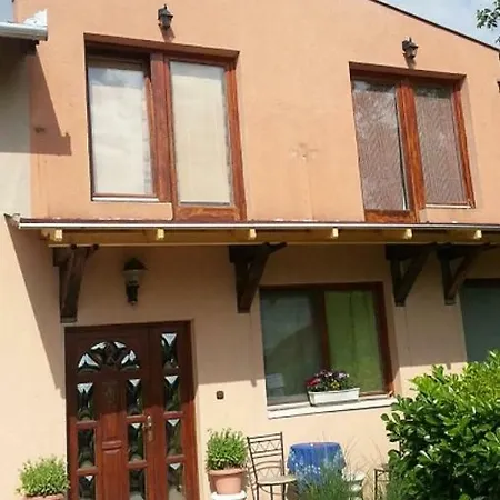 10 Fos Nyaralo Resz Holiday home *
